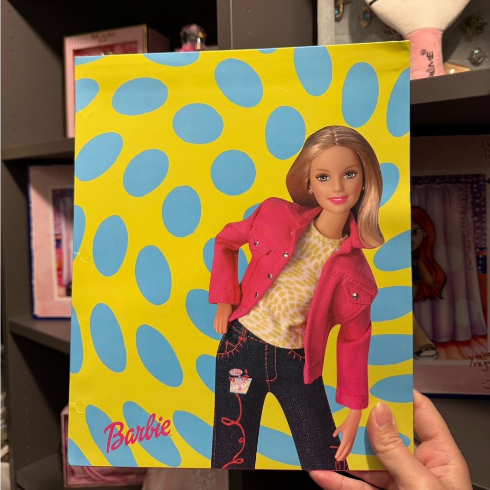 2/$30 vintage barbie folder 💕